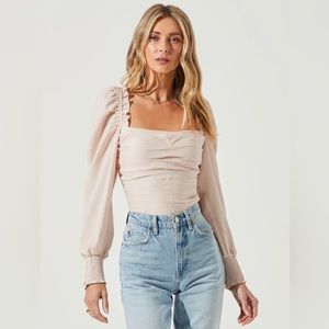 ASTR Like New puff sleeve top 💗